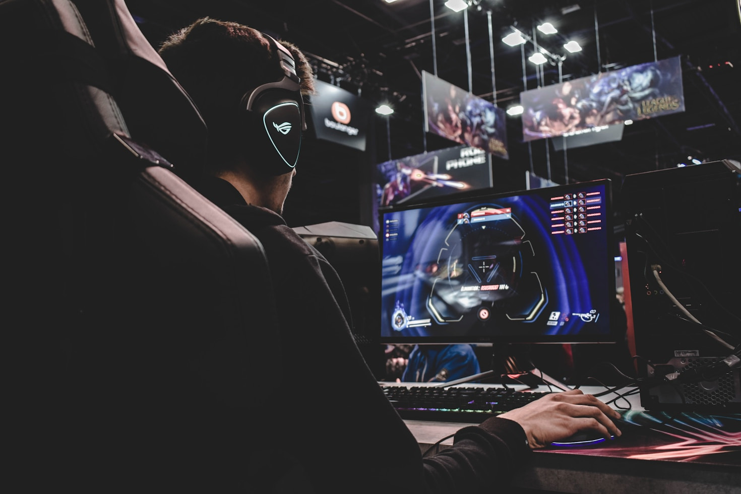 The Evolution of Relaxed Gaming Communities